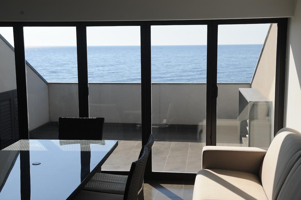 フォンダケッロThe Roof On The Seaアパートメント 部屋 写真